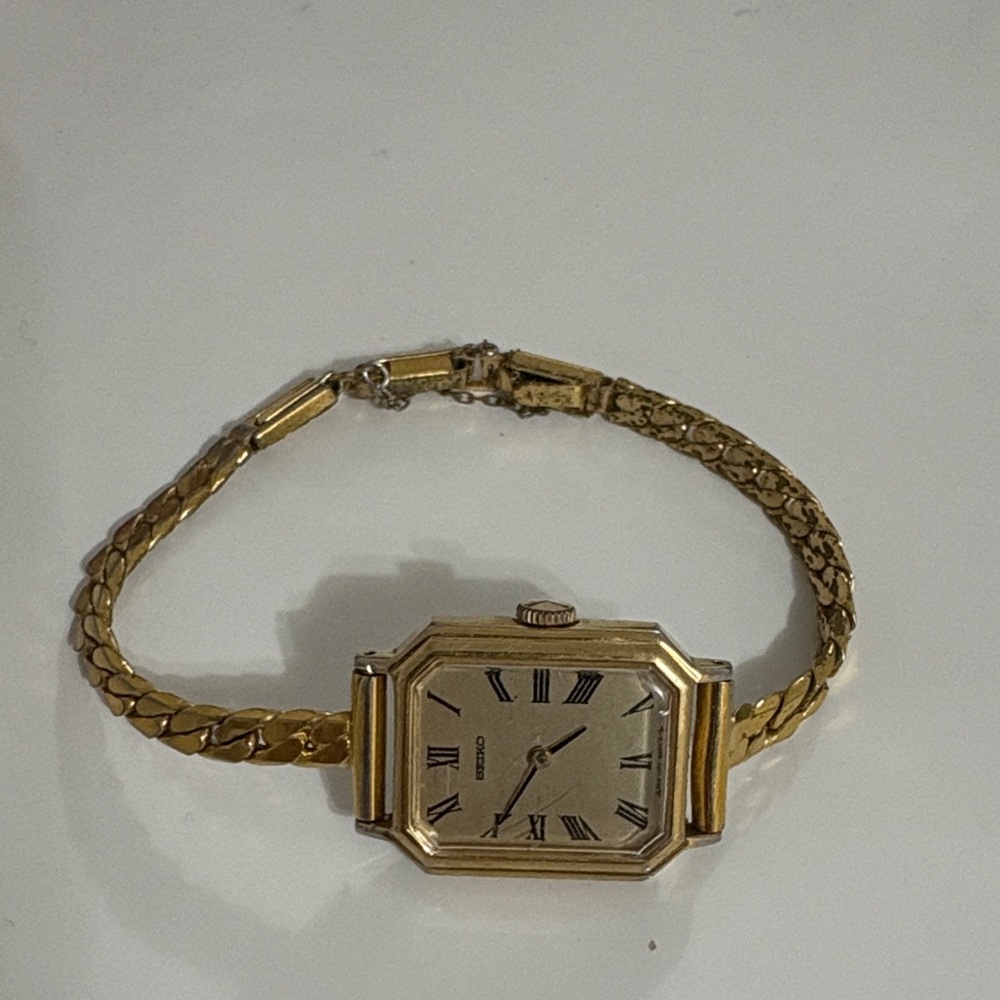 Seiko Vintage Women's Gold Roman Numeral Watch